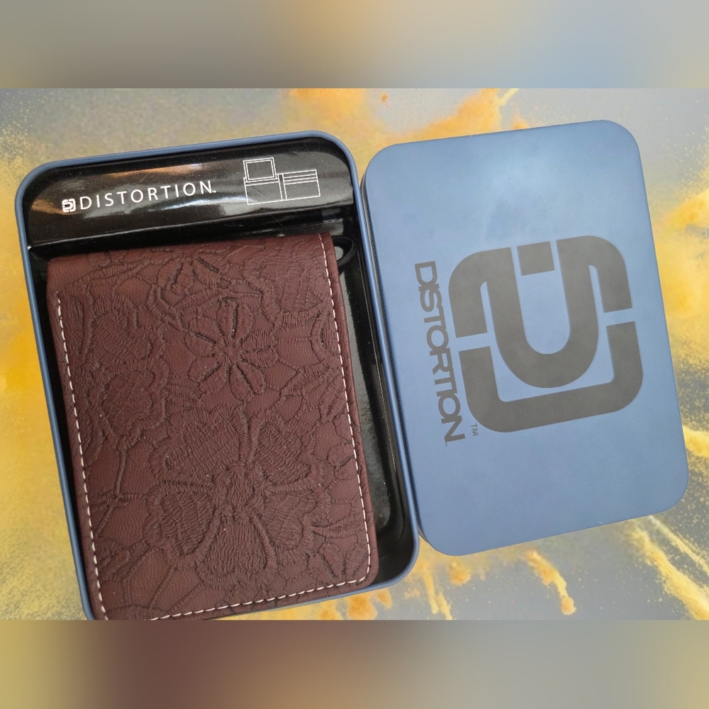 New Distortion textured Wallet men